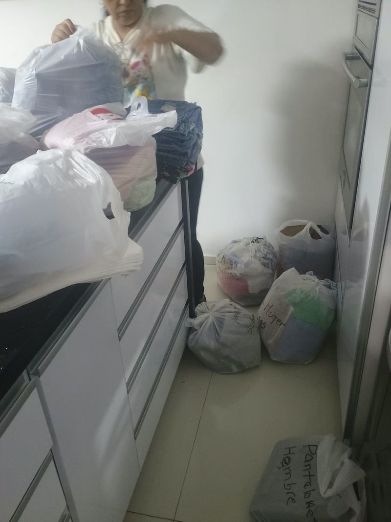 Organización de las donaciones en la sede de la fundación